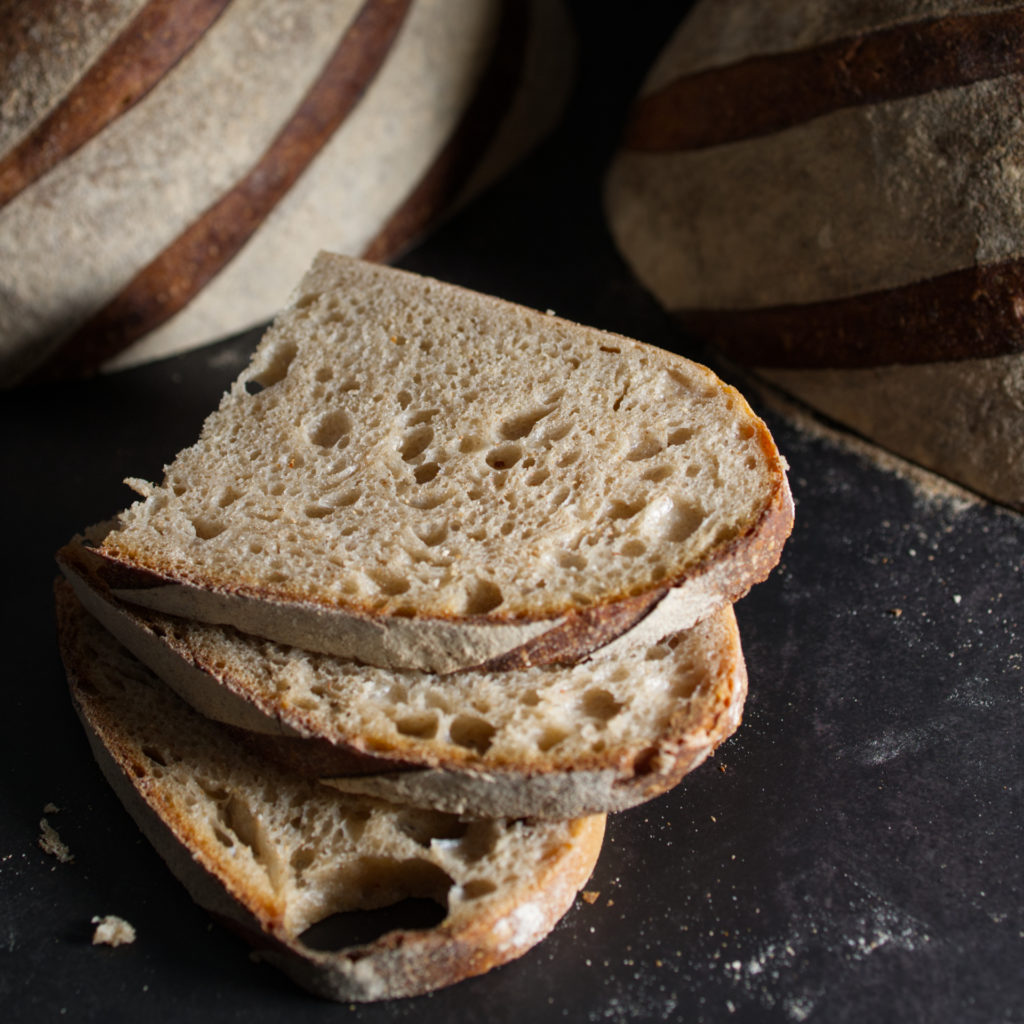 Einfaches Landbrot mit Sauerteig – el gusto